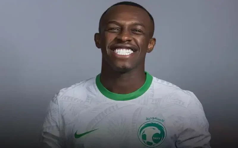 تقارير جديدة.. الكشف عن حقيقة عودة سعود عبدالحميد إلى منافسات الدوري السعودي